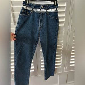 edikted mom jeans with cutout, size S